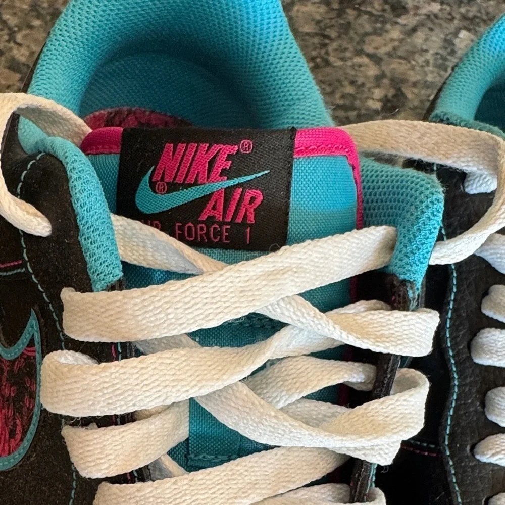 Nike Air Force 1 Miami nights Black with Teal and Pink Details EUC 9.5
